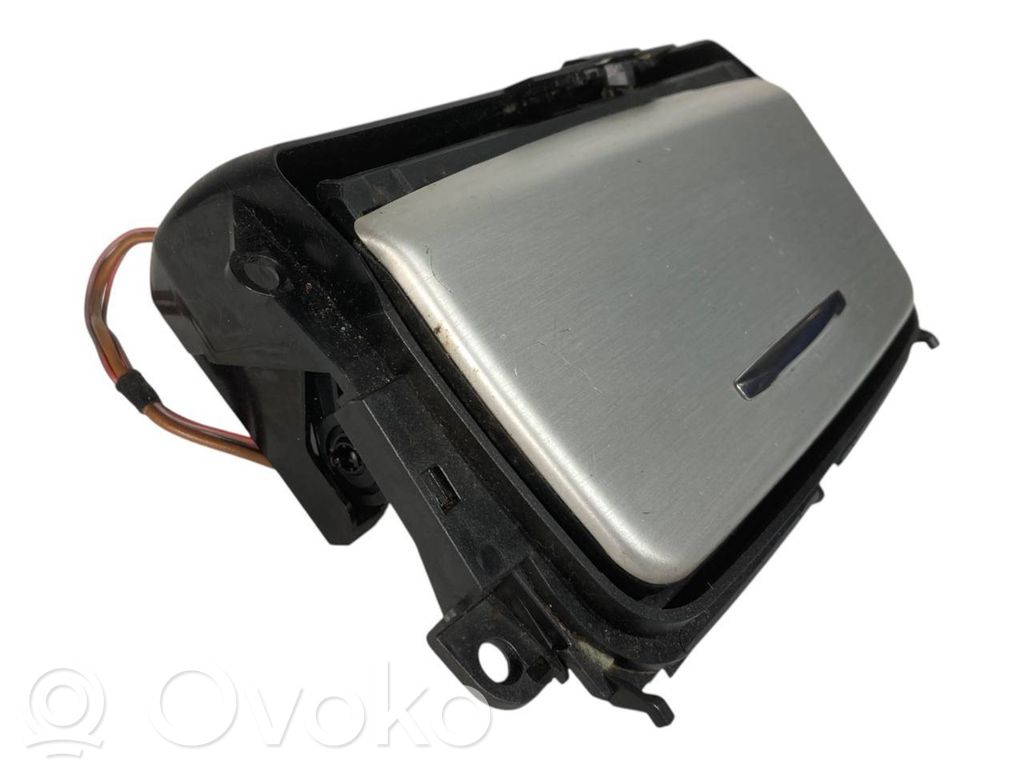 Пепельница (передняя)