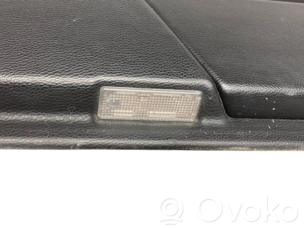 Priekšējo durvju apdare