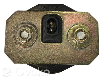 Aizmugurē slēdzenes cilpa