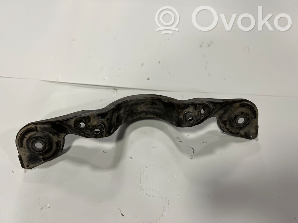 Aizmugurējā reduktora stiprinājums