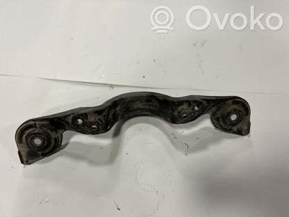 Aizmugurējā reduktora stiprinājums