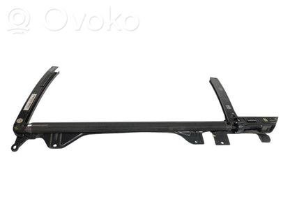 Aizmugurē logu aizkars