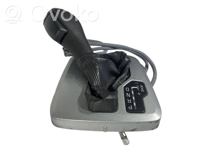 Ātrumu pārslēgšanas sviras dekoratīvā apdare (plastmasas)