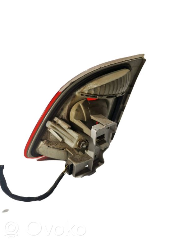 Taillight in the hood