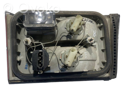 Aizmugurējais lukturis pārsegā