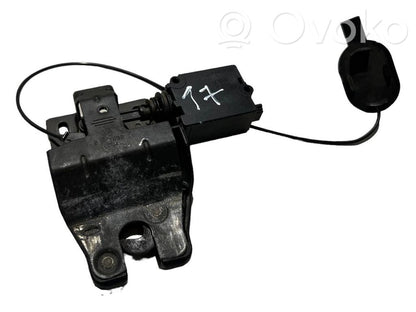 Aizmugurējā pārsega slēdzene