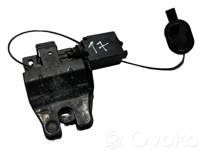 Aizmugurējā pārsega slēdzene