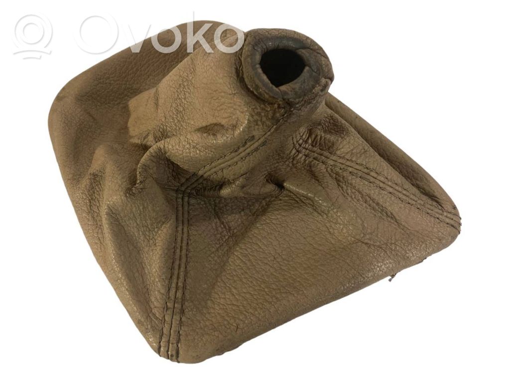 Ātrumu pārslēgšanas sviras dekoratīvā apdare (āda, uzgalis)