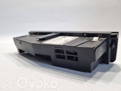 Gaisa kondicioniera / klimata kontroles / salona apsildes vadības bloks (salonā)