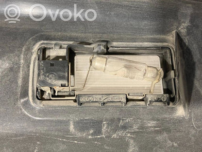 (D) statņa dekoratīvā apdare (augšdaļa)