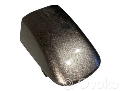 Aizmugurē durvju roktura vāciņš