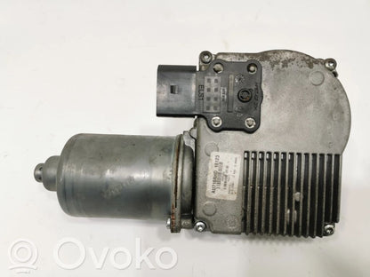 Stikla tīrītāja motoriņš