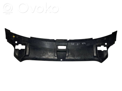 Dzinēja pārsega slēdzenes dekoratīvā apdare