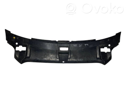 Dzinēja pārsega slēdzenes dekoratīvā apdare