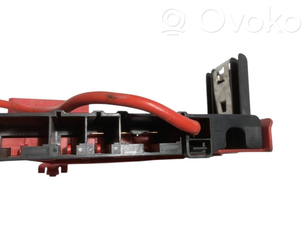 Positive wire connection assembly