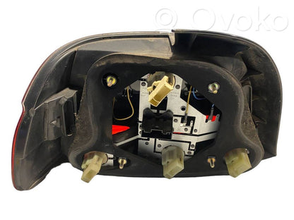 Aizmugurējais lukturis virsbūvē