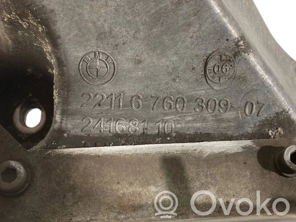 Engine mounting bracket