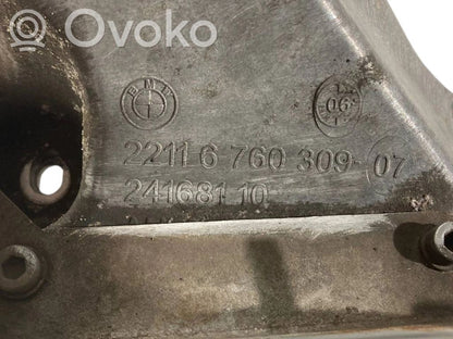 Engine mounting bracket