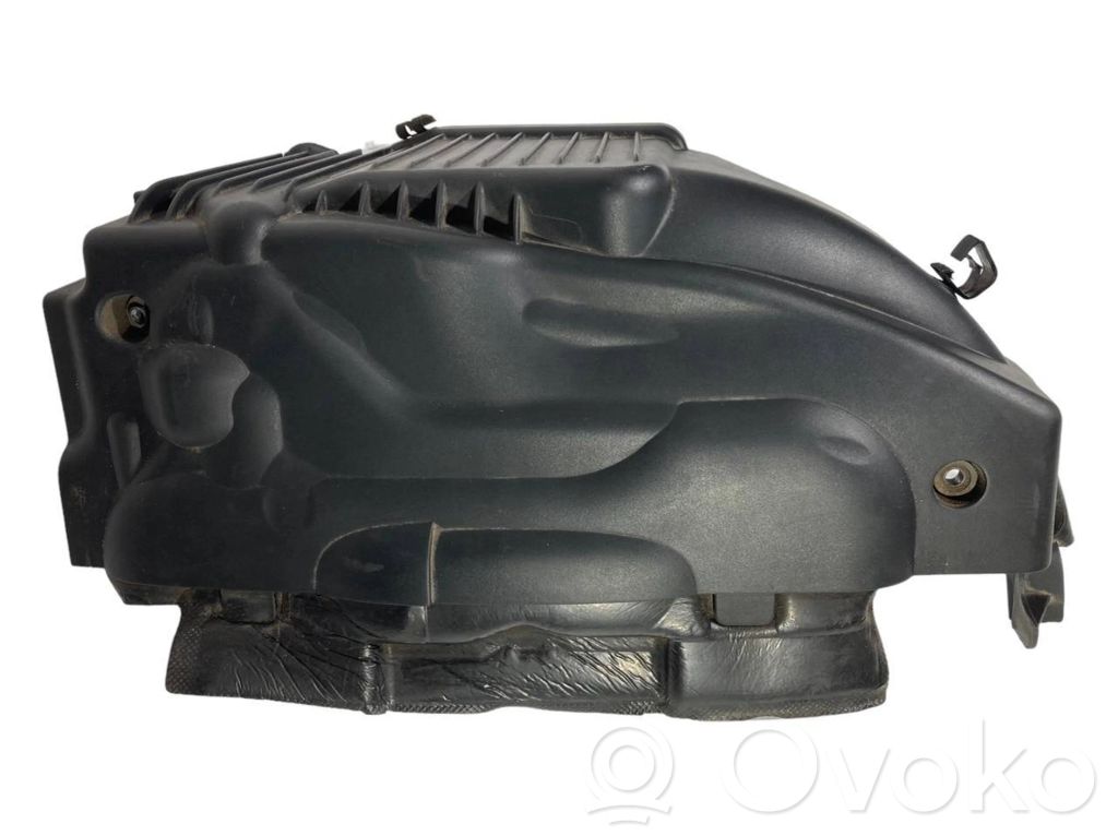 Dzinēja pārsegs (dekoratīva apdare)