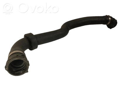 Caurulīte (-es) / šļūtene (-es)