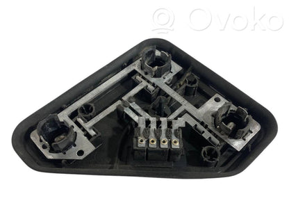 Aizmugures spuldzes vāka turētājs