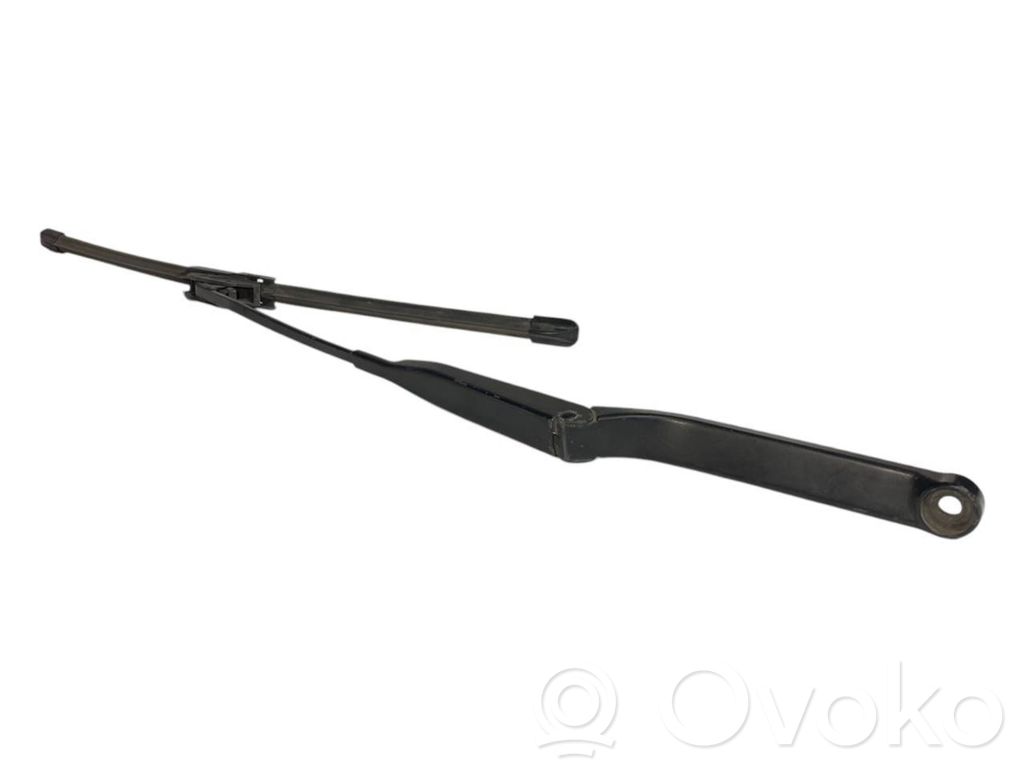 Priekšējā loga tīrītāja kājiņa