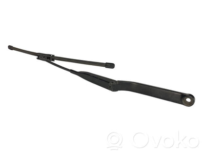 Priekšējā loga tīrītāja kājiņa