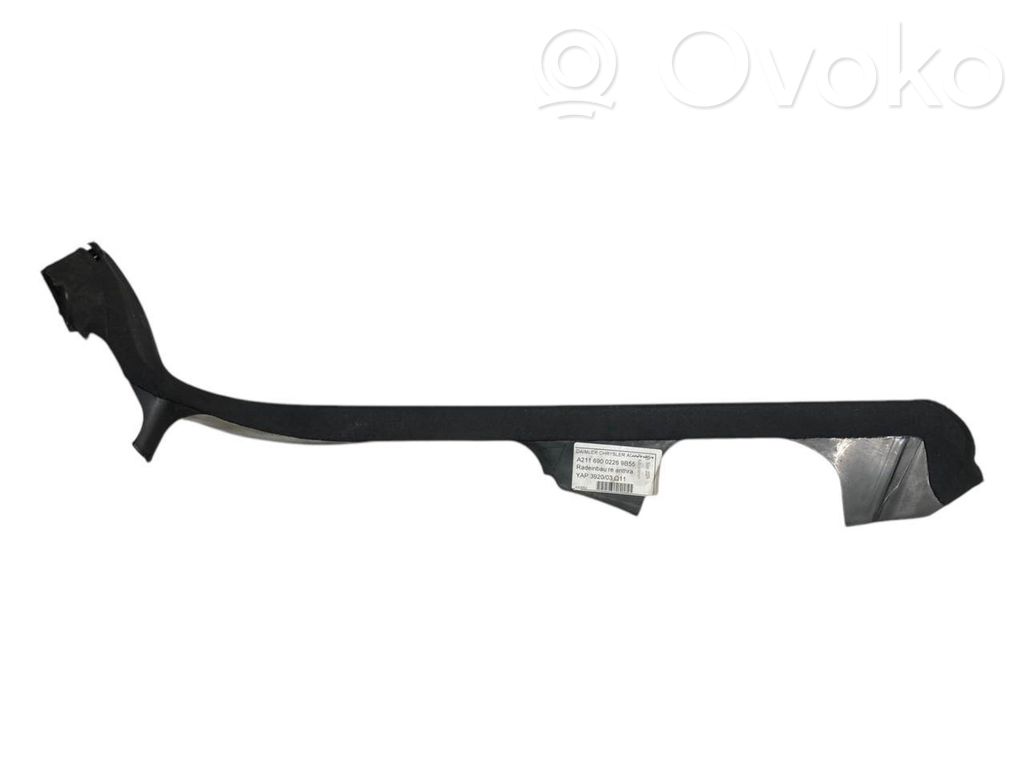 Sānu dekoratīvā apdare pie aizmugurējā sēdekļa (apakšdaļa)