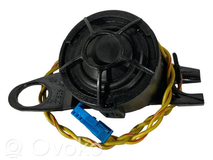 Augsto frekvenču skaļrunis (-i) priekšējās durvīs