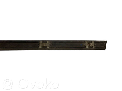 Aizmugurē durvju dekoratīvā apdare (moldings)