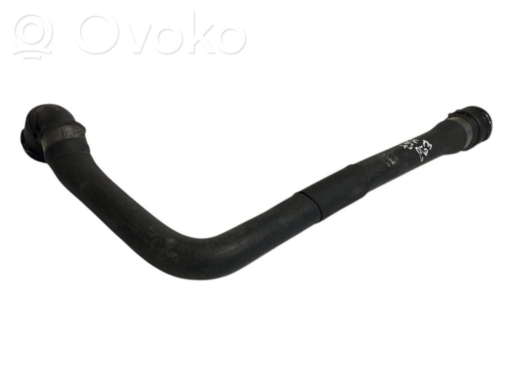 Caurulīte (-es) / šļūtene (-es)