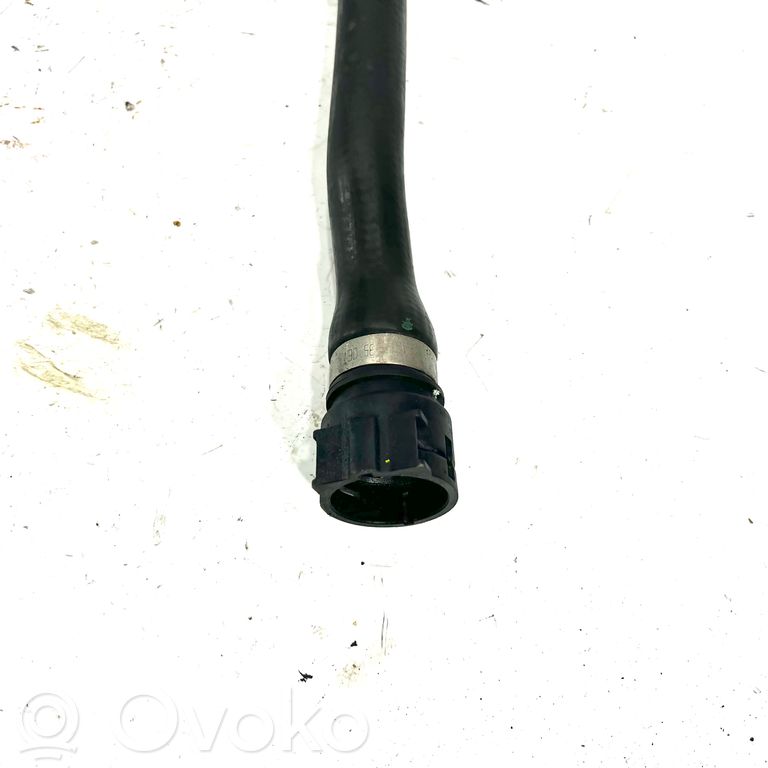 Caurulīte (-es) / šļūtene (-es)