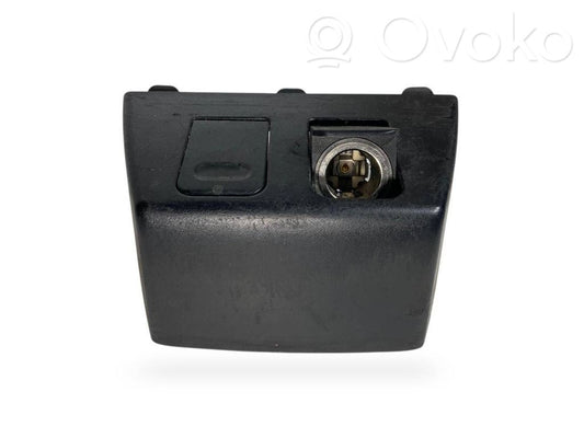 12 V ligzda (aizmugure)