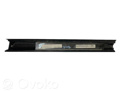 Aizmugurē logu aizkars