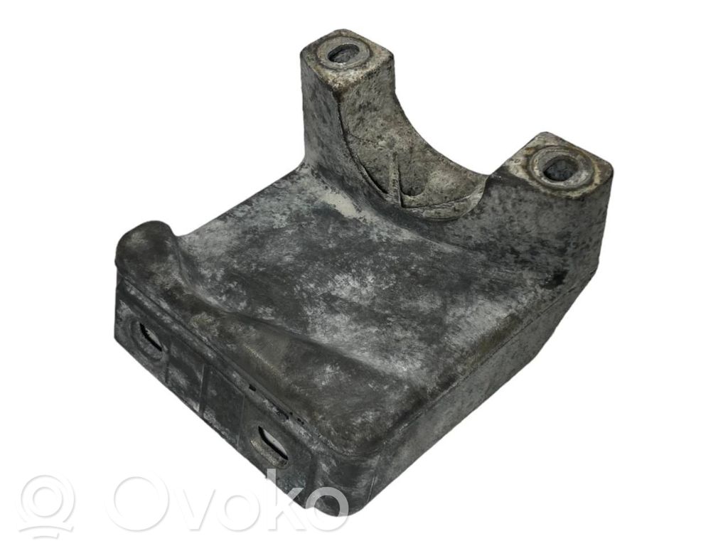 Dzinēja nostiprināšanas stiprinājums-kronšteins