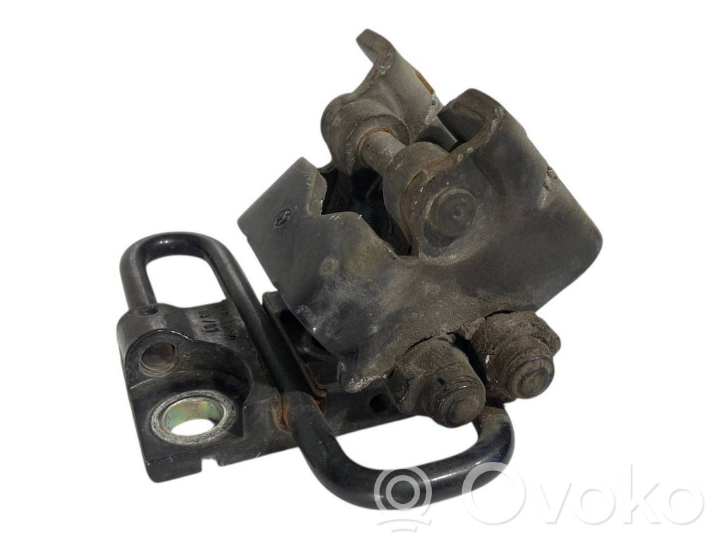 Aizmugurē apakšējā vira (eņģe)