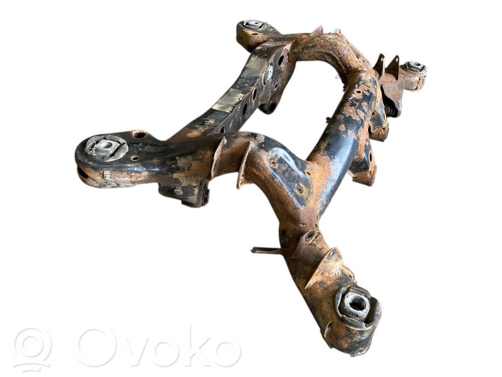 Pusrāmis aizmugurējais / priekšējais