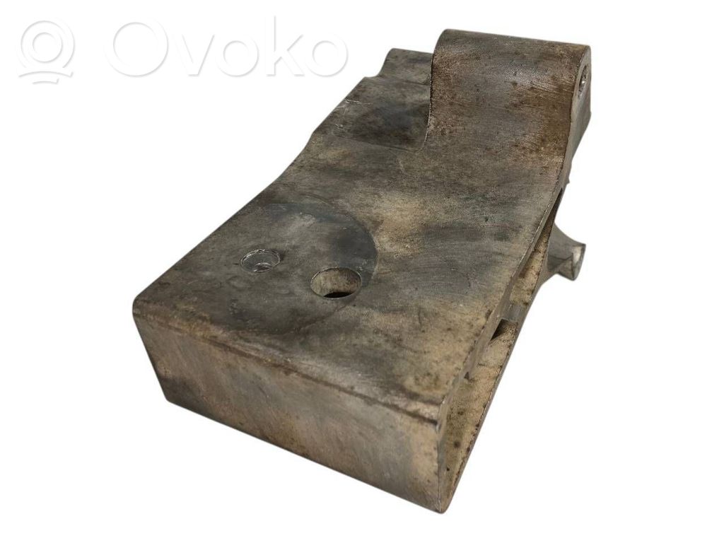 Dzinēja nostiprināšanas stiprinājums-kronšteins