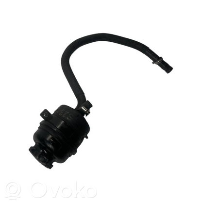 Stūres pastiprinātāja šķidruma tvertne