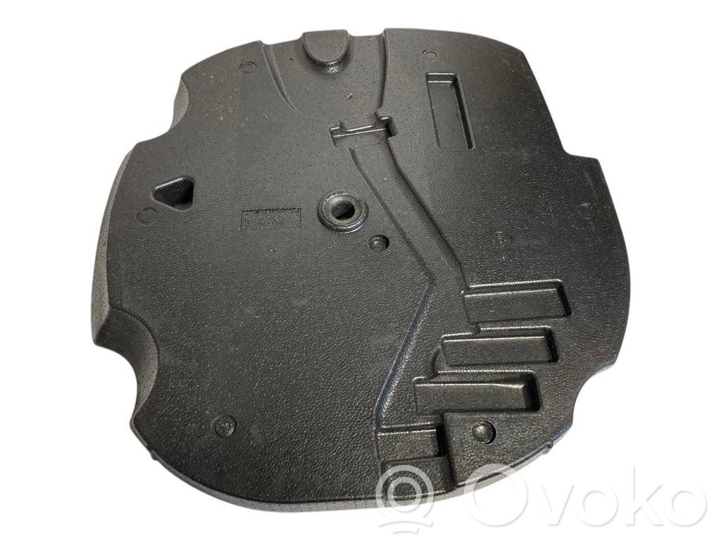 Rezerves riteņa nodalījuma dekoratīvā apdare