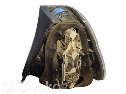 Aizmugurējais lukturis virsbūvē