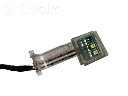 Priekšpusē durvju roktura vāciņš