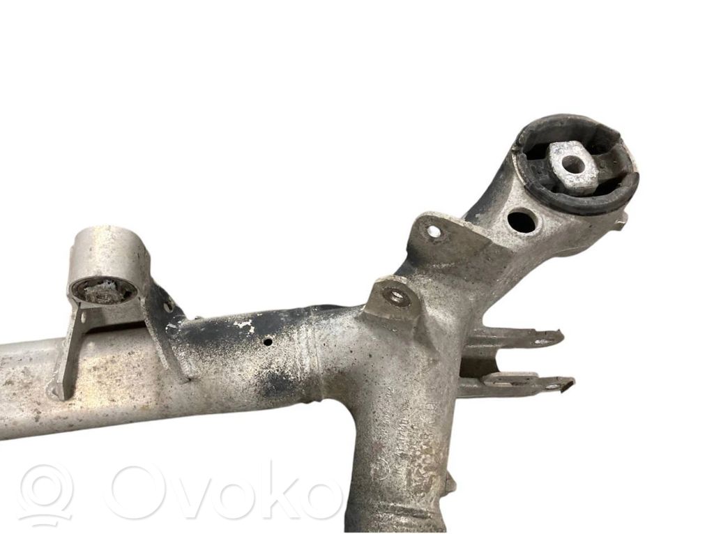 Pusrāmis aizmugurējais / priekšējais