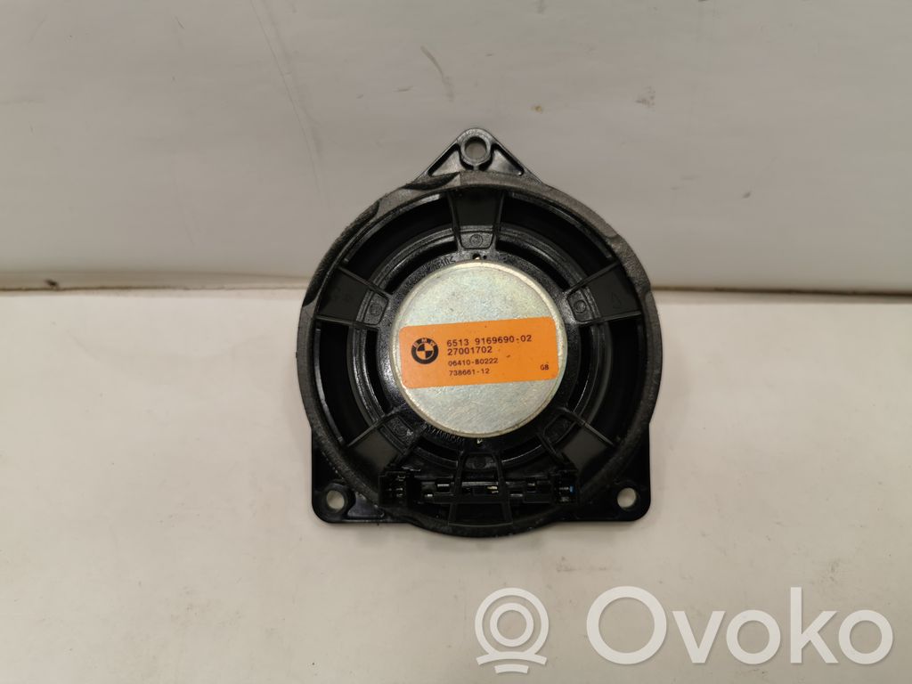 Skaļrunis (-i) priekšējās durvīs