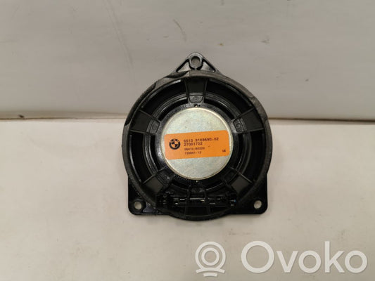 Skaļrunis (-i) priekšējās durvīs