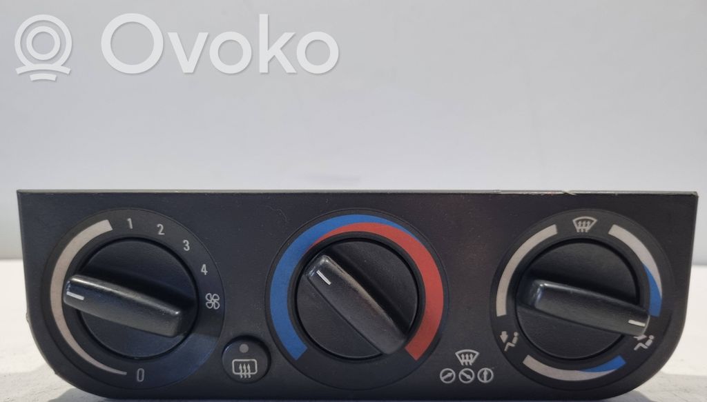 Gaisa kondicioniera / klimata kontroles / salona apsildes vadības bloks (salonā)