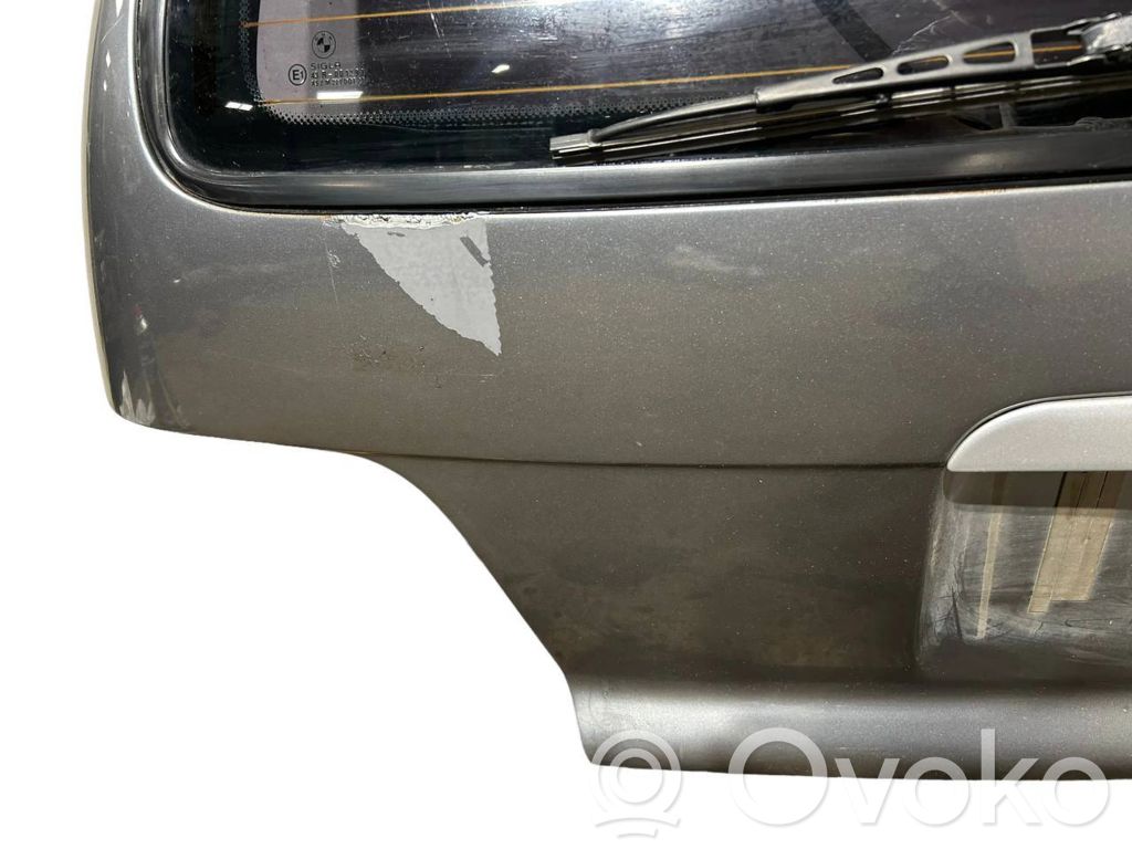 Задняя крышка (багажник)