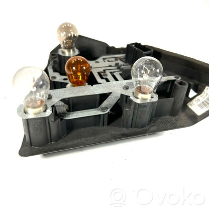 Держатель крышки заднего фонаря