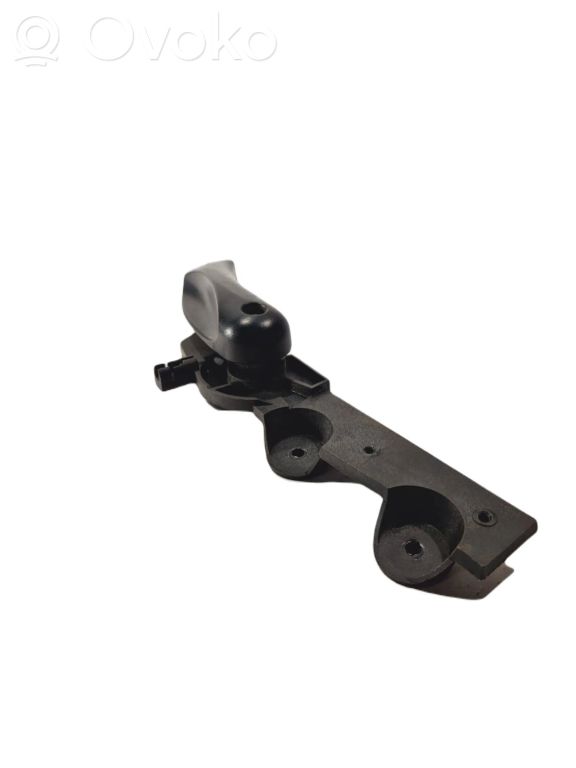 Dzinēja pārsega attaisīšanas rokturītis