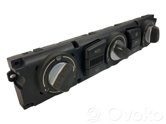 Air conditioning / climate control / interior heating control unit (in the passenger compartment)